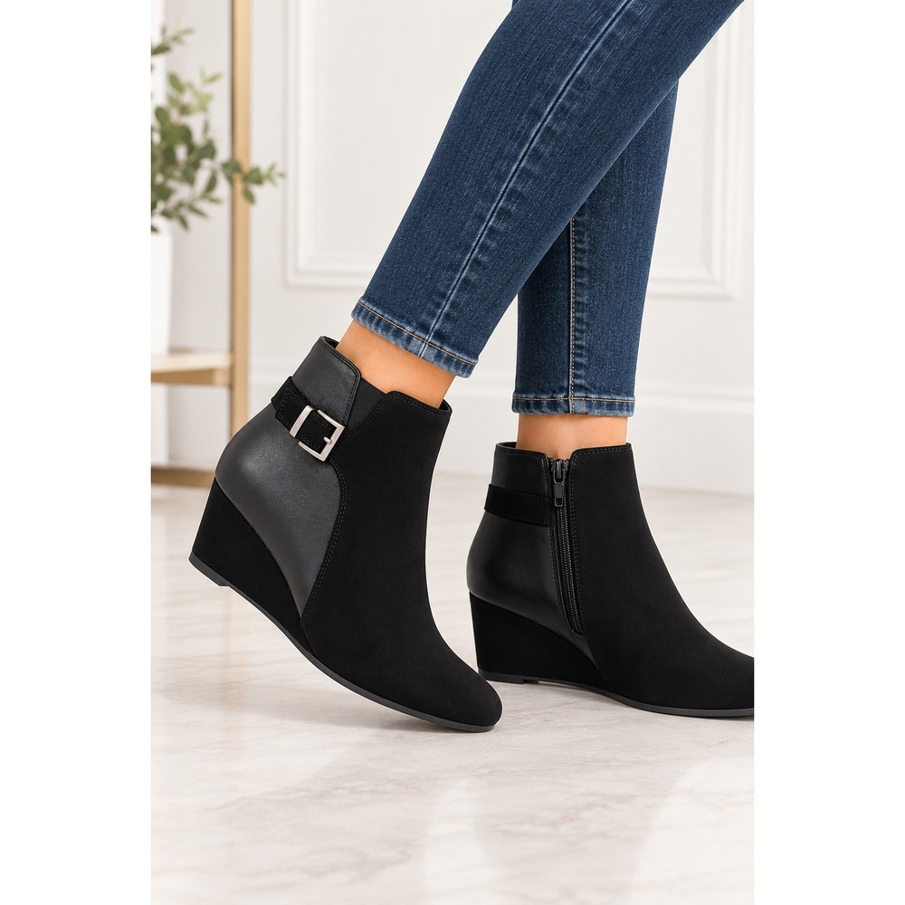 White Mountain Carmen Black Wedge Ankle Boots Women's Size 7.5 Buckle Zip